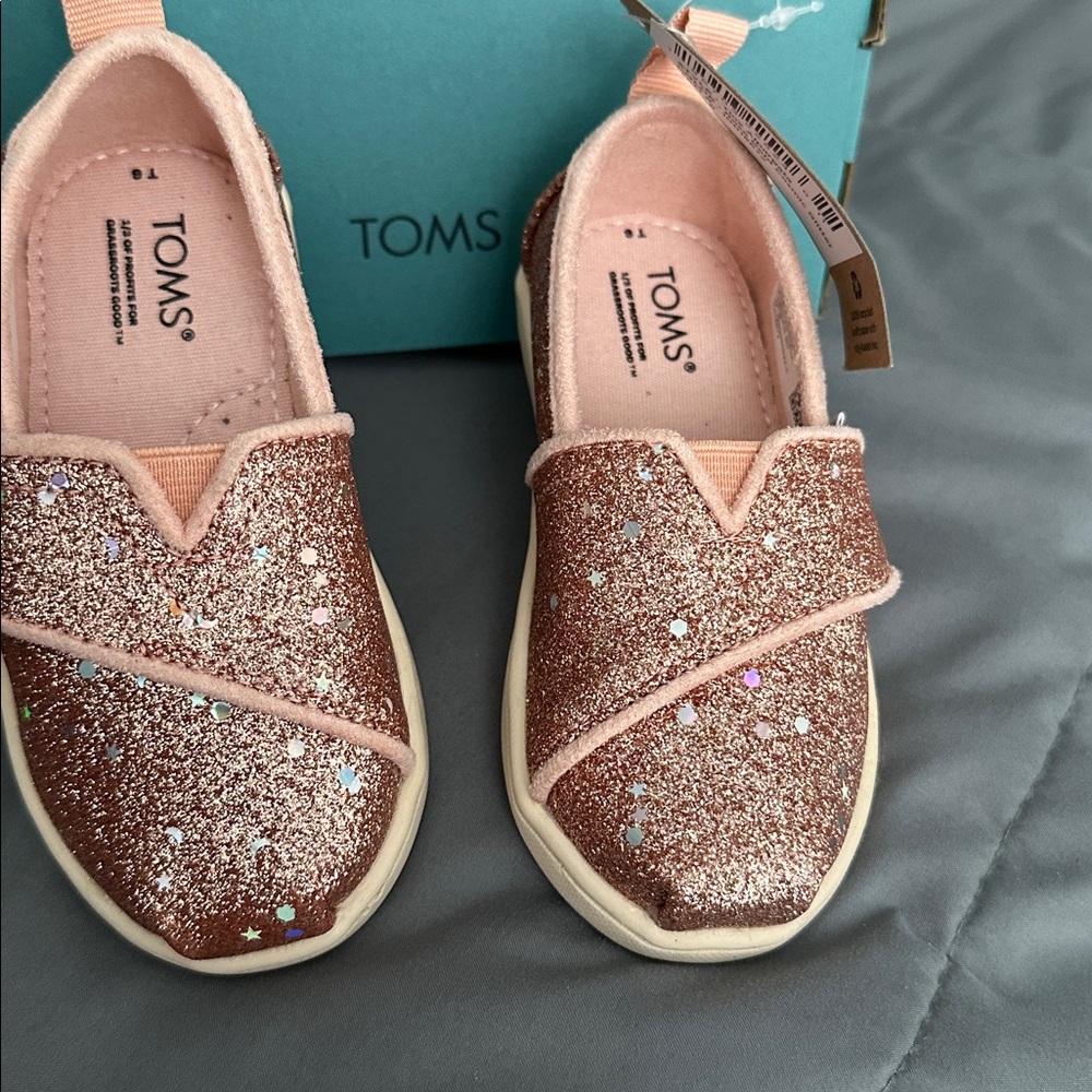 NWT Toms Kids Glitter Slip-On Shoes in Rose Gold
